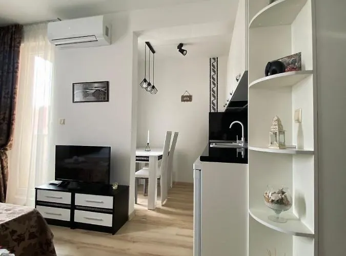 под наем с208 в афродита гарденс Aparthotel