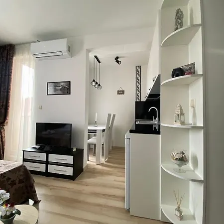 под наем с208 в афродита гарденс Hotel apartamentowy