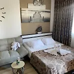 под наем с208 в афродита гарденс 公寓式酒店