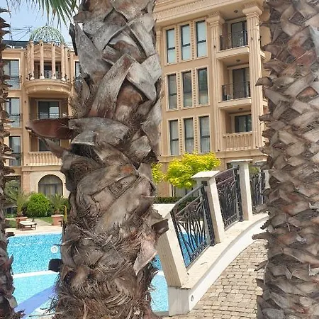 под наем с208 в афродита гарденс Apartahotel *
